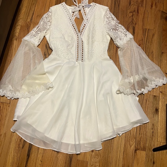 Elegant two sisters White Lace Mini Dress - Picture 4 of 8